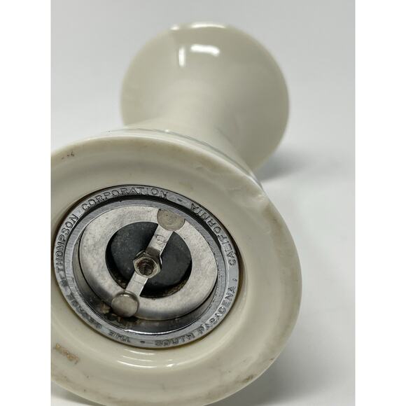 Lenox Fine China Wyndcrest Sat and Pepper Mill Set Vintage Ivory 1970's - Picture 11 of 14